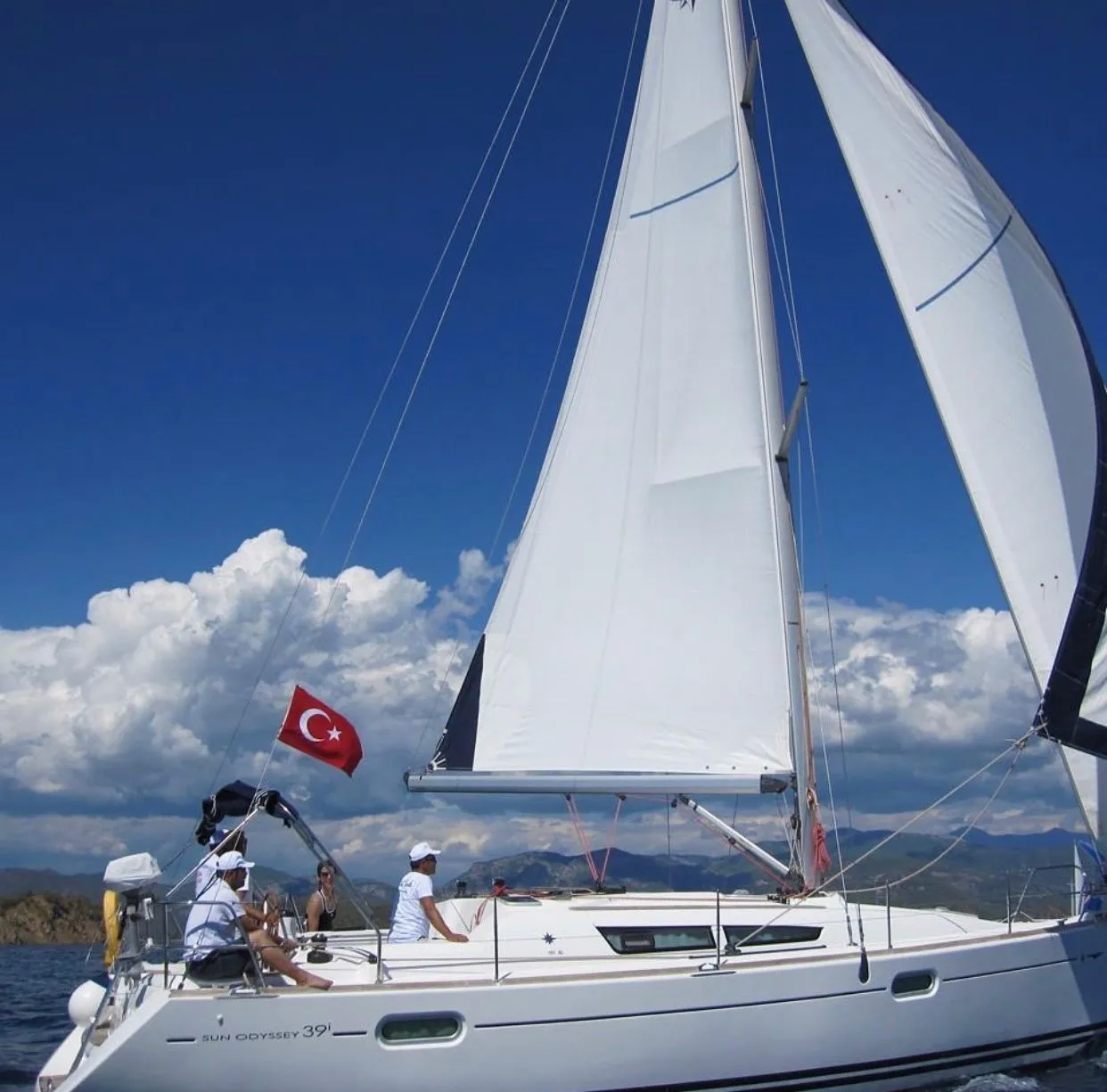 Explore Fethiye on a 11.86m Rental Sailing Yacht Jeanneau Sun Odyssey 39i - Fotoğraf 1