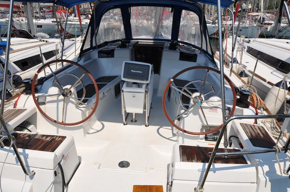 Rent a 12.34m Sailing Yacht Jeanneau Sun Odyssey 409 in Fethiye - Fotoğraf 3
