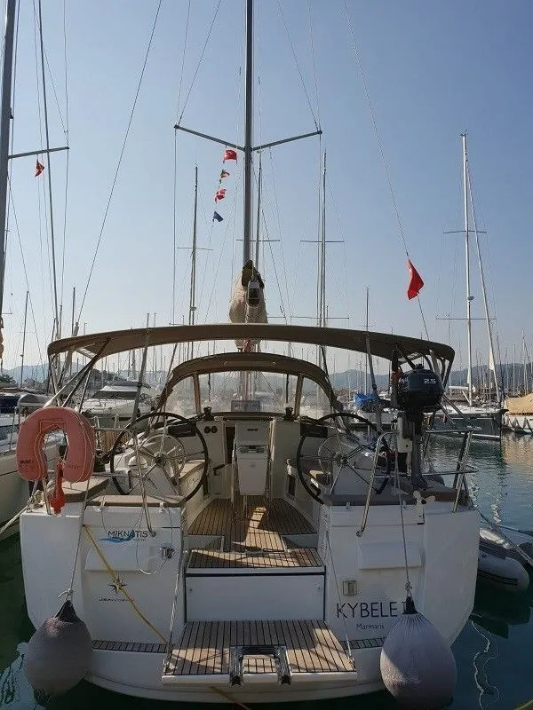 Rent a 12.2m Jeanneau Sun Odyssey 409 Sailing Yacht in Marmaris - Fotoğraf 3
