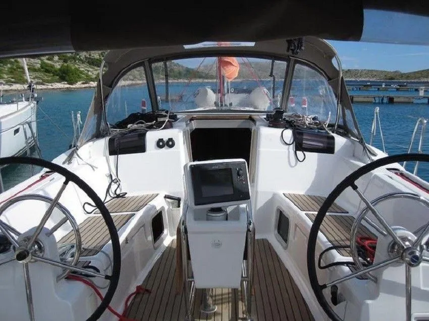 Charter a 12.34m Jeanneau Sun Odyssey 409 Sailing Yacht in Fethiye - Fotoğraf 5