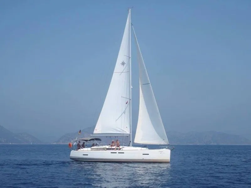 Charter a 12.34m Jeanneau Sun Odyssey 409 Sailing Yacht in Fethiye - Fotoğraf 3