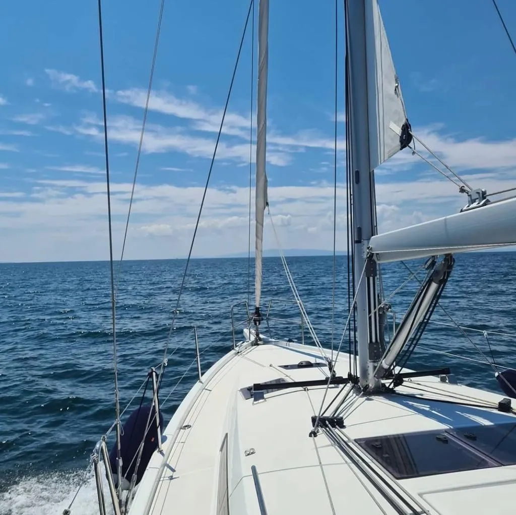 Pelora: Stylish Sailing with 3 Cabins & Captain - Fotoğraf 4