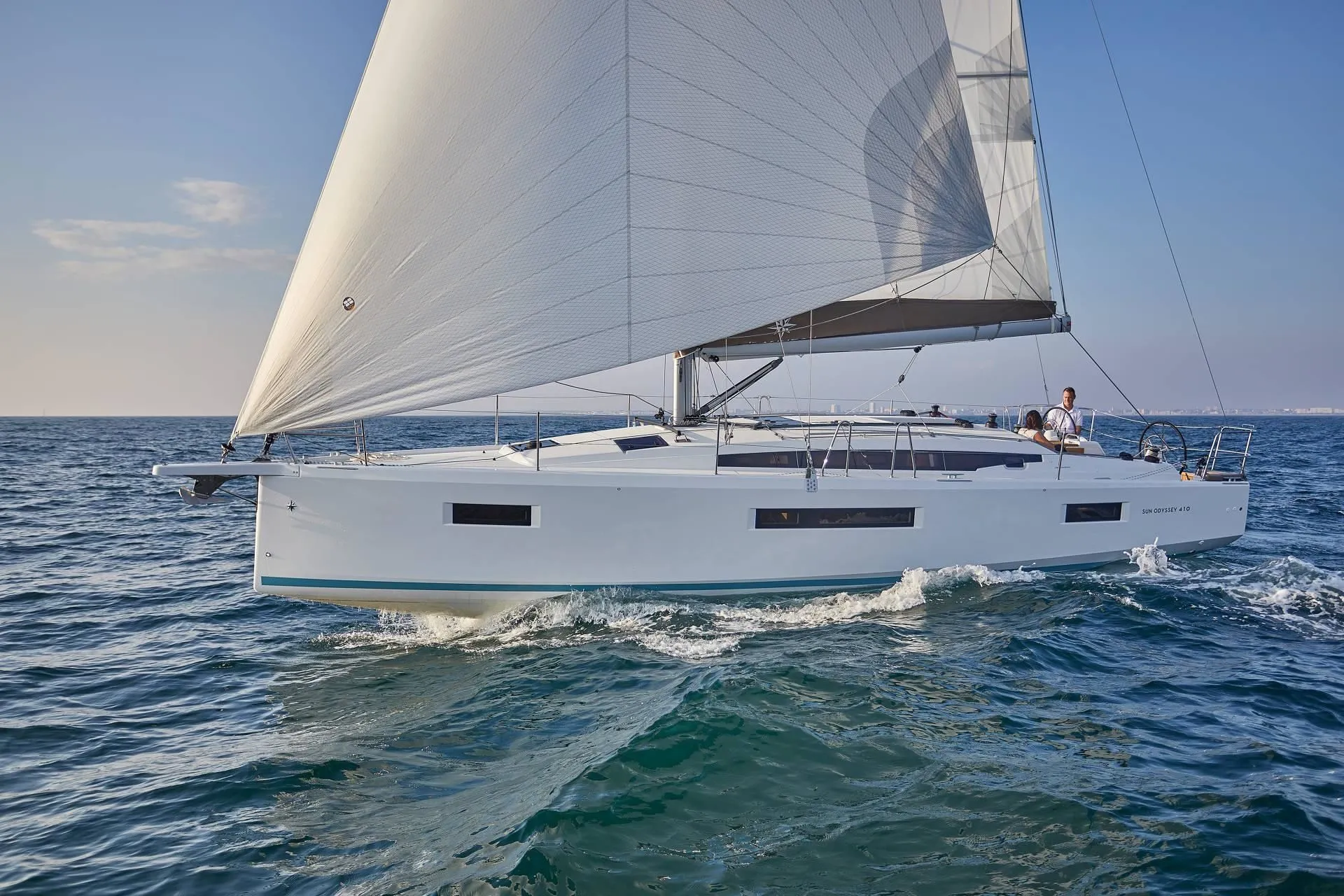 Charter a 12.35m Jeanneau Sun Odyssey 410 Sailing Yacht in Marmaris - Fotoğraf 5