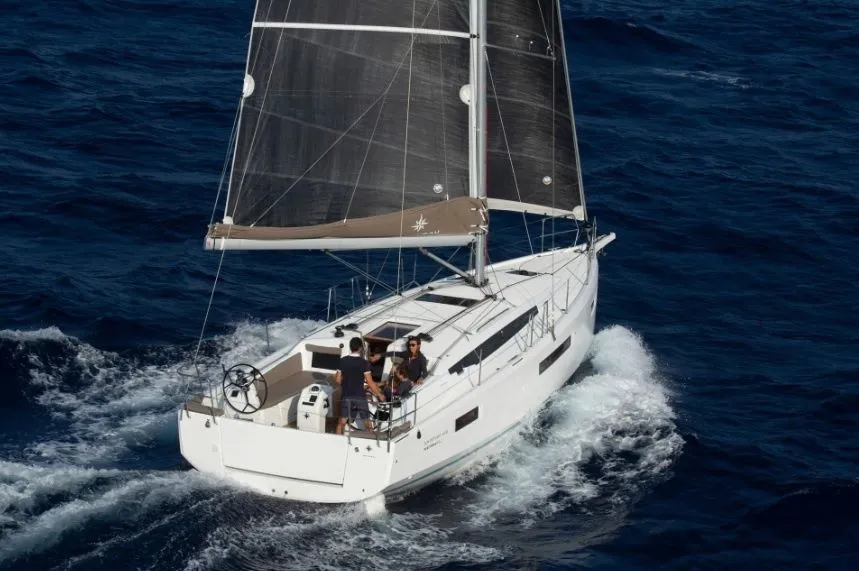 Charter a 12.35m 3 Cabin Sailing Yacht in Marmaris - Fotoğraf 4