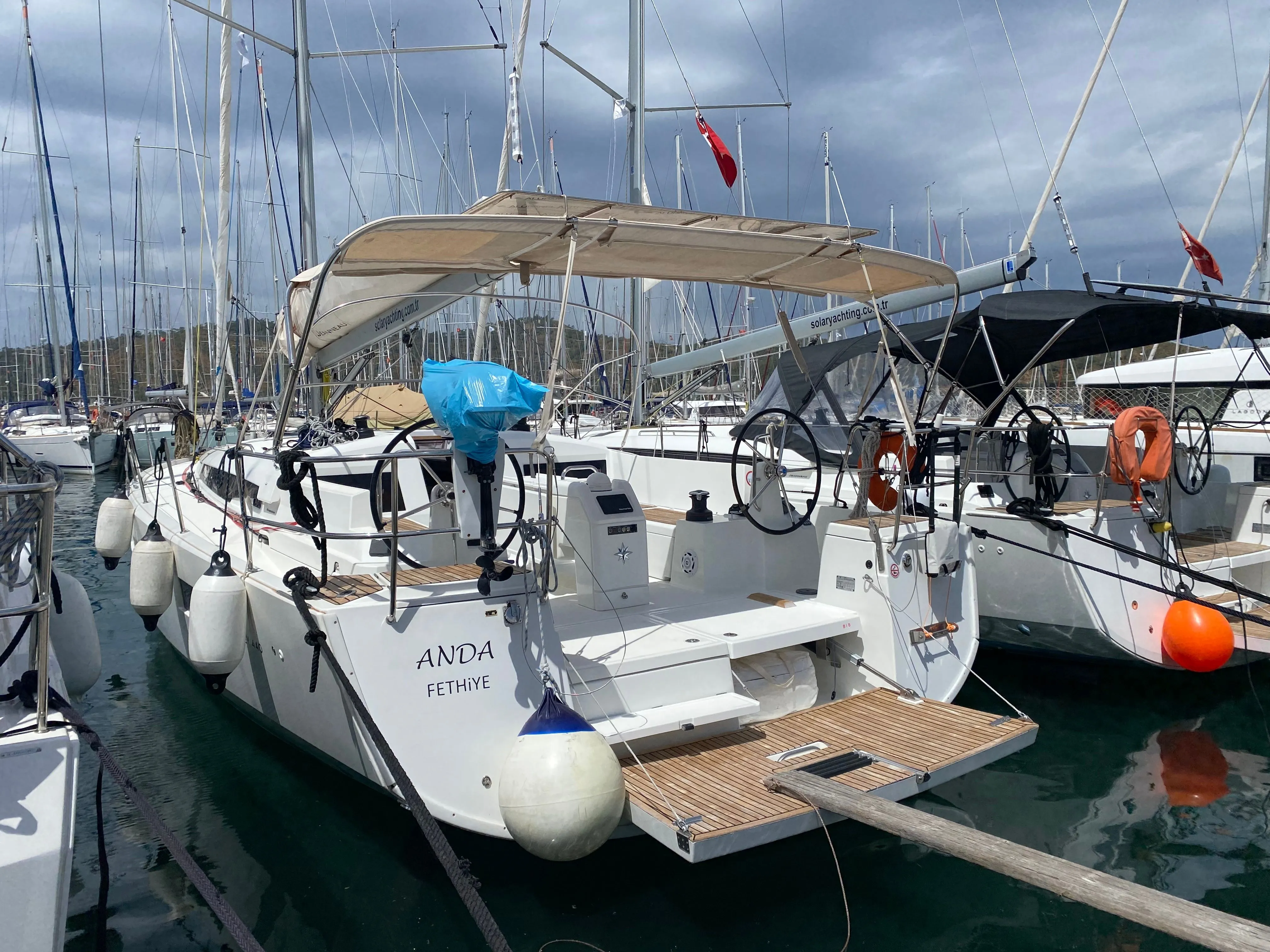 Fethiye Kiralık Jeanneau Sun Odyssey 440 13m Yelkenli Yat - Fotoğraf 3