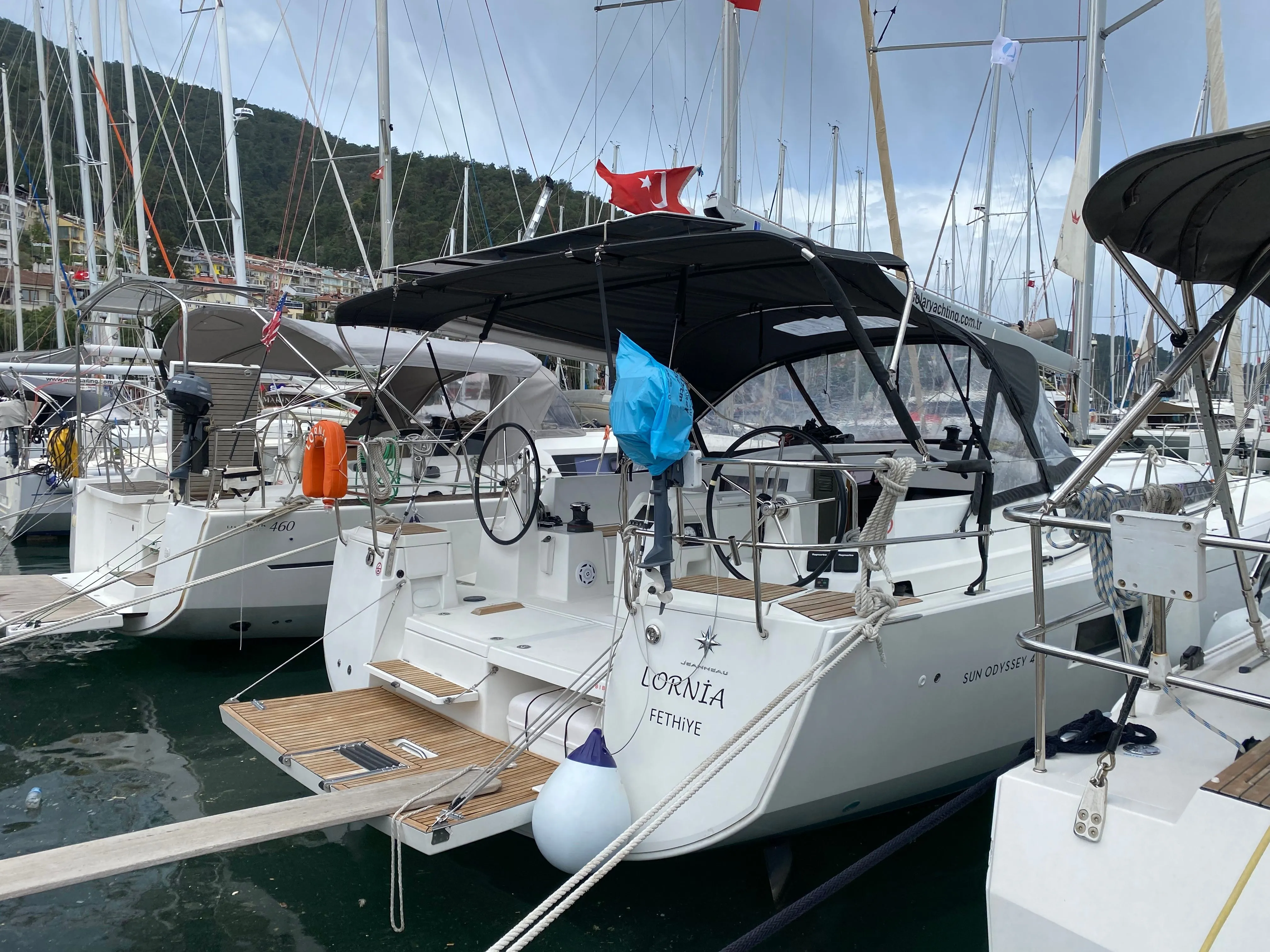 Charter a 13m Sailing Yacht Jeanneau Sun Odyssey 440 in Fethiye - Fotoğraf 4