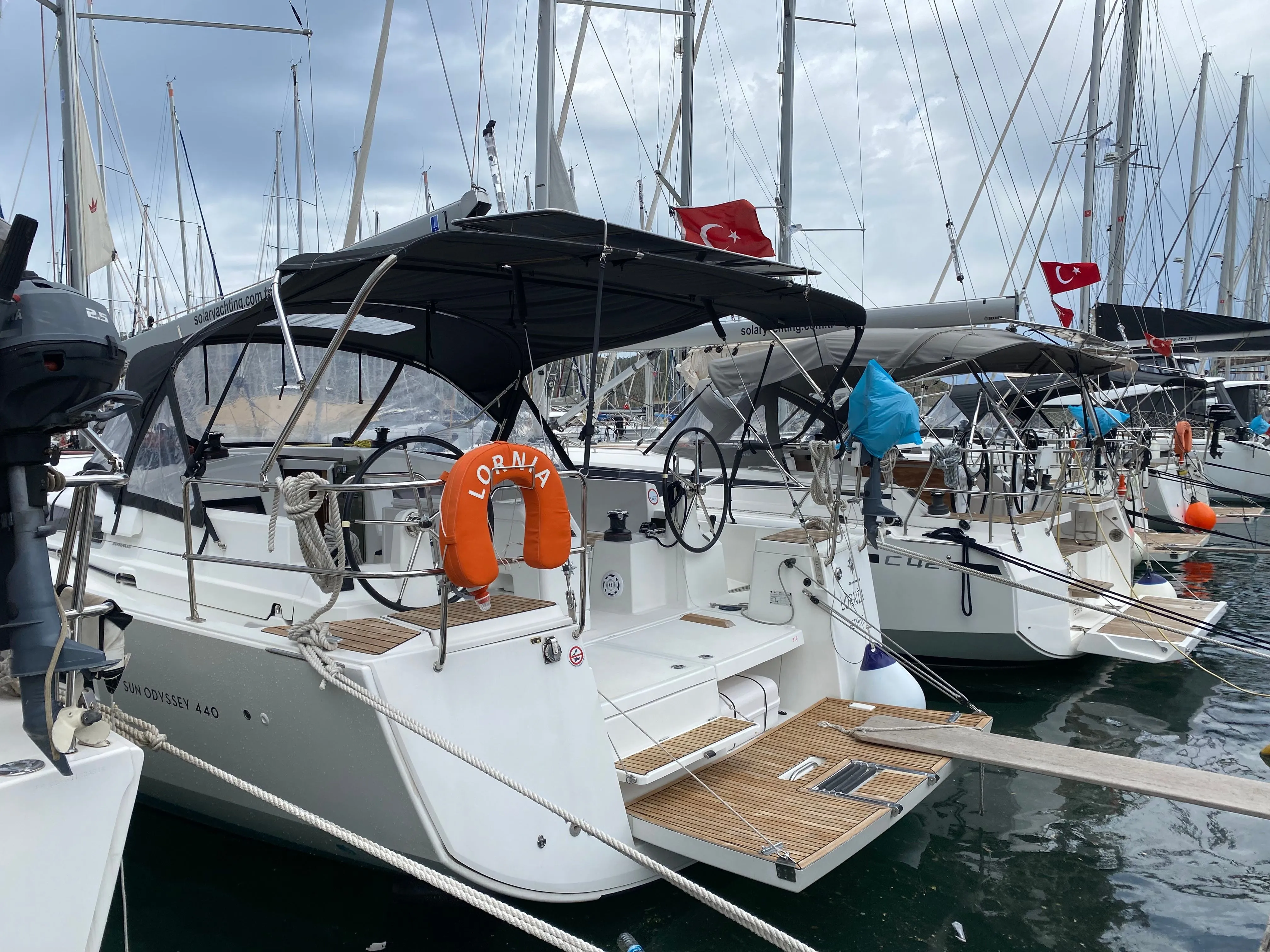 Charter a 13m Sailing Yacht Jeanneau Sun Odyssey 440 in Fethiye - Fotoğraf 5