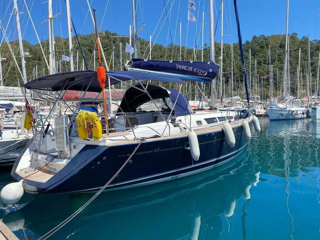 Marmaris Kiralık Jeanneau Sun Odyssey 45 13.5m Yelkenli Yat - Fotoğraf 3