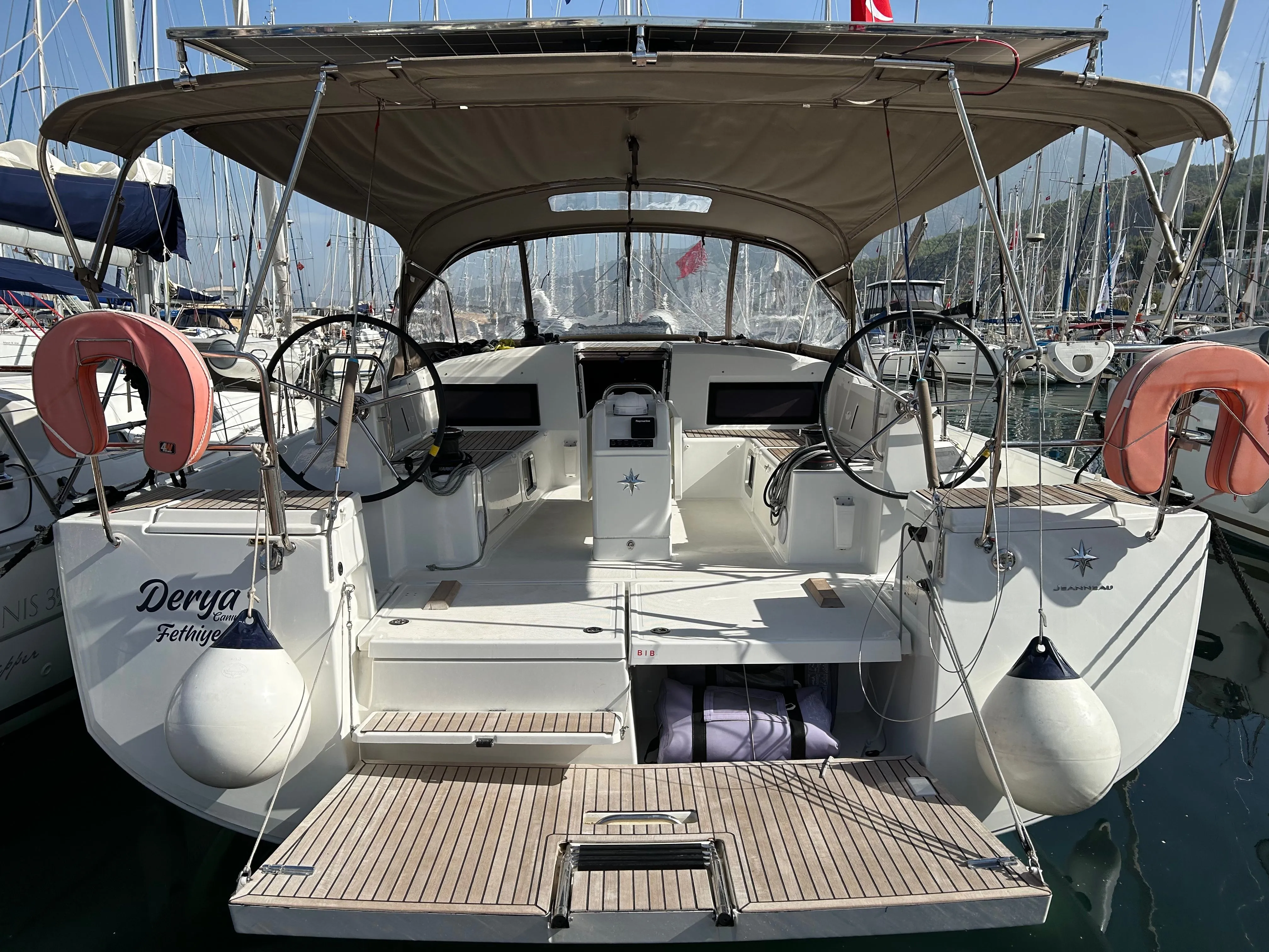 Rent a 14m Sailing Yacht Jeanneau Sun Odyssey 490 in Fethiye - Fotoğraf 3