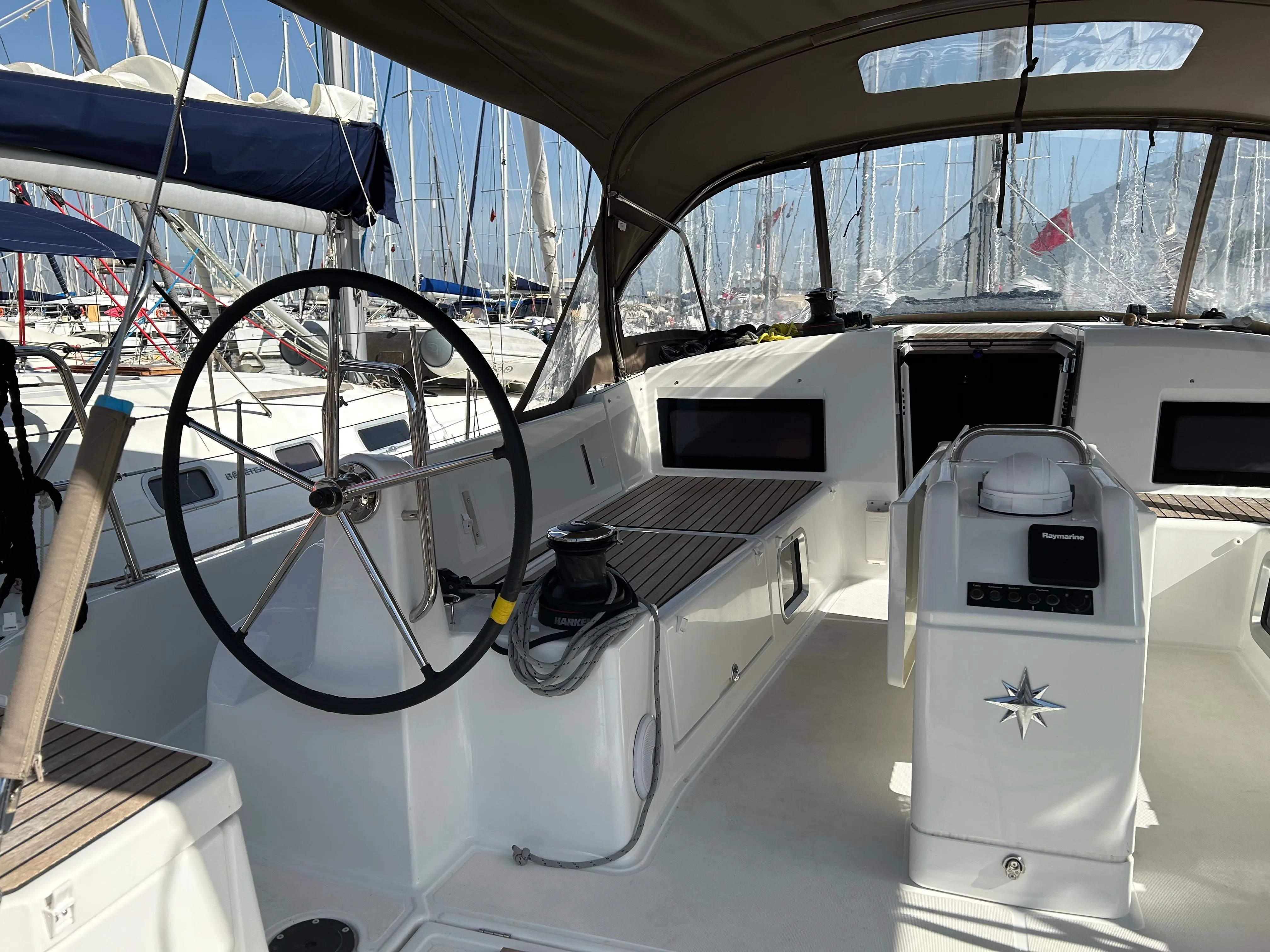 Rent a 14m Sailing Yacht Jeanneau Sun Odyssey 490 in Fethiye - Fotoğraf 5