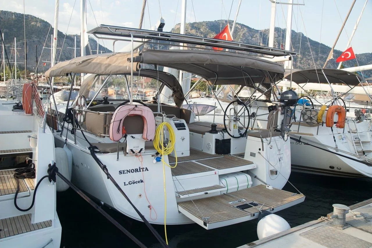 Explore Göcek on a 14.42m Rental Jeanneau Sun Odyssey 490 - Fotoğraf 3
