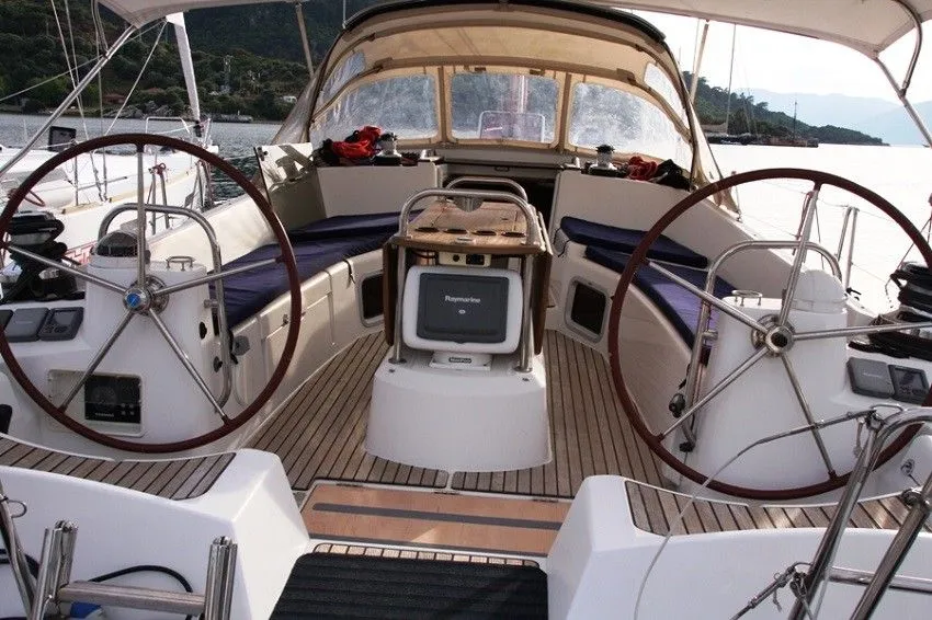 Explore Marmaris on a 15.07m Jeanneau Sun Odyssey 50 Sailing Yacht Rental - Fotoğraf 5