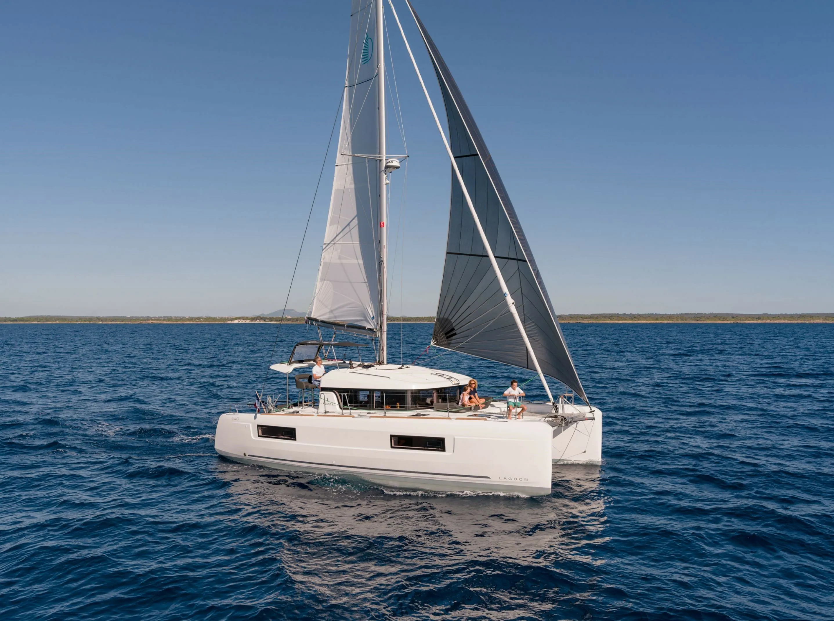 Sail Aries 40: Spacious Catamaran Comfort - Fotoğraf 3