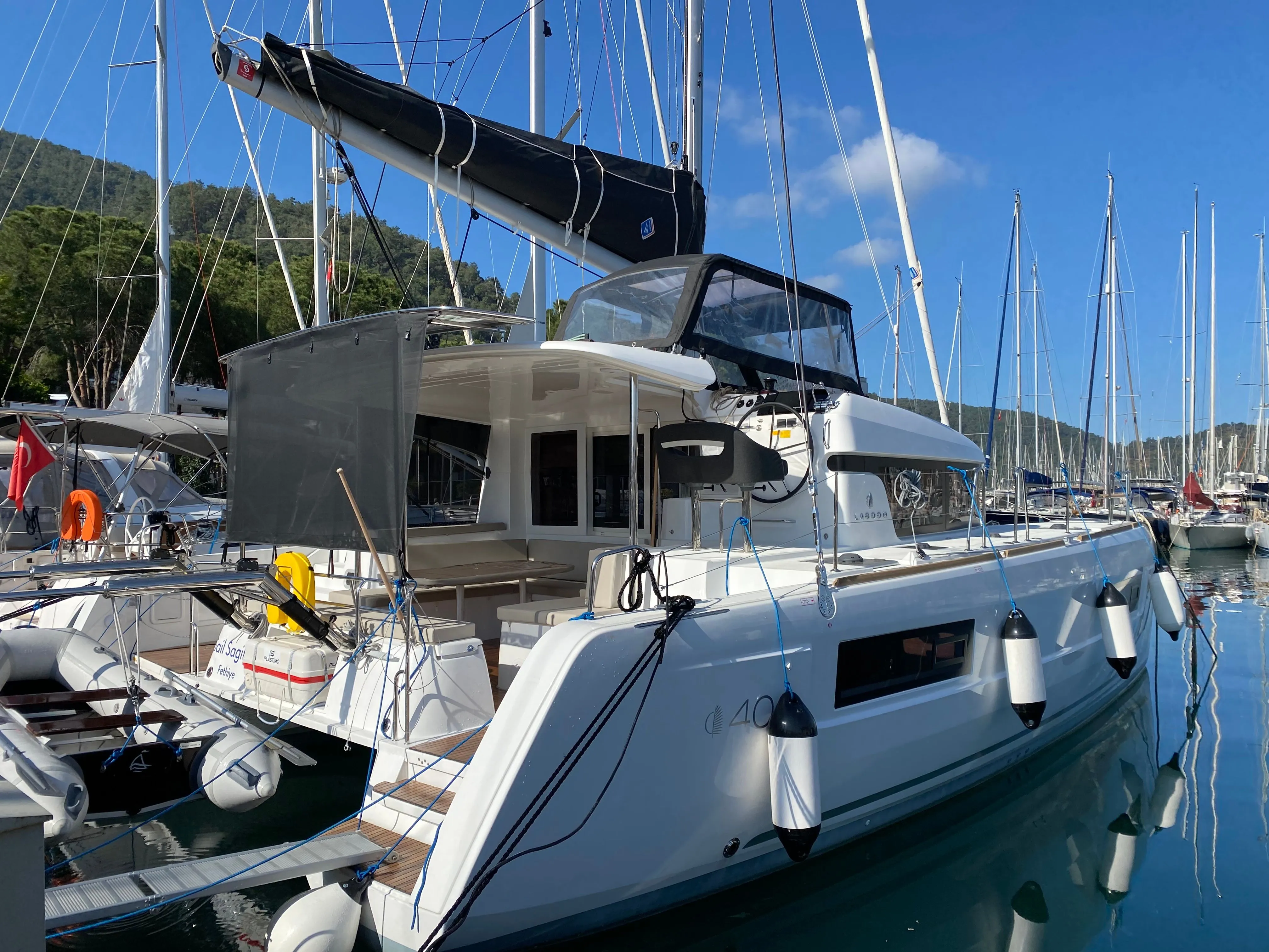 Explore Fethiye on a 11.74m Rental Lagoon 40 - Fotoğraf 5