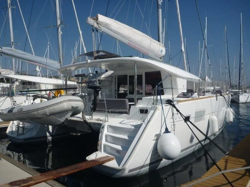 Explore Turgutreis on a 11.97m Rental Catamaran - Fotoğraf 3