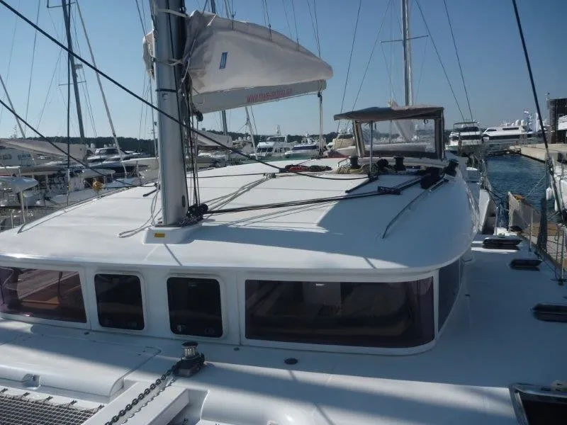 Explore Turgutreis on a 11.97m Rental Catamaran - Fotoğraf 4