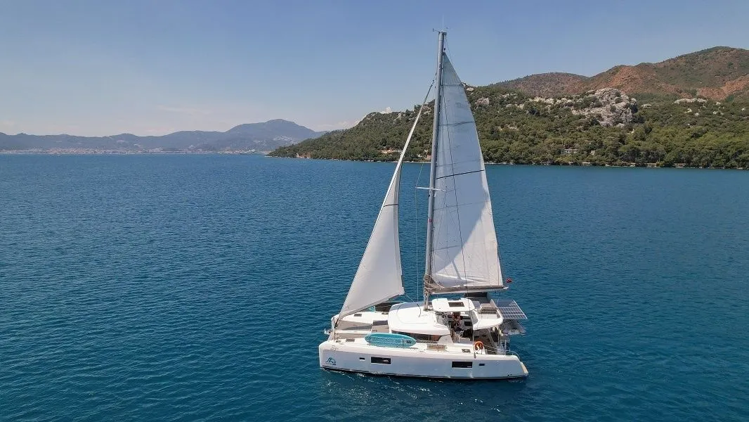 Charter a 12.94m Lagoon 42 in Marmaris - Fotoğraf 3