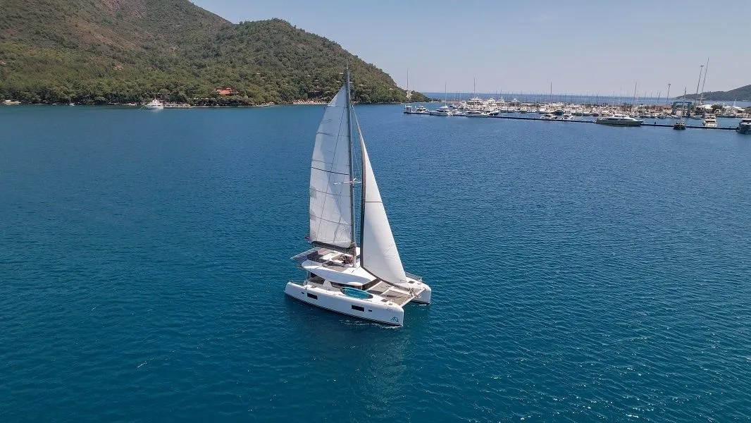 Charter a 12.94m Lagoon 42 in Marmaris - Fotoğraf 5
