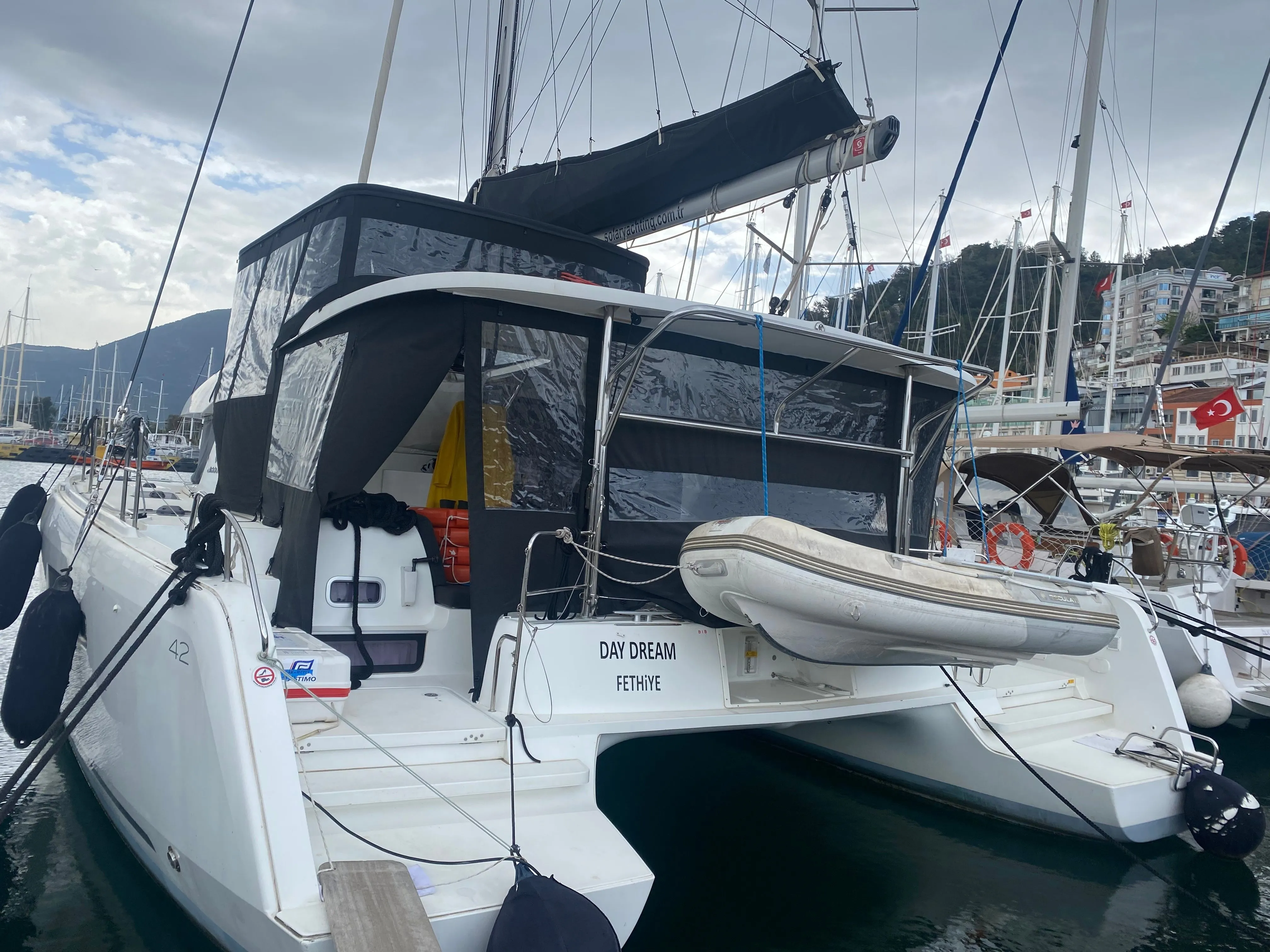 Rent a 12.8m 4 Cabin Catamaran in Fethiye - Fotoğraf 4