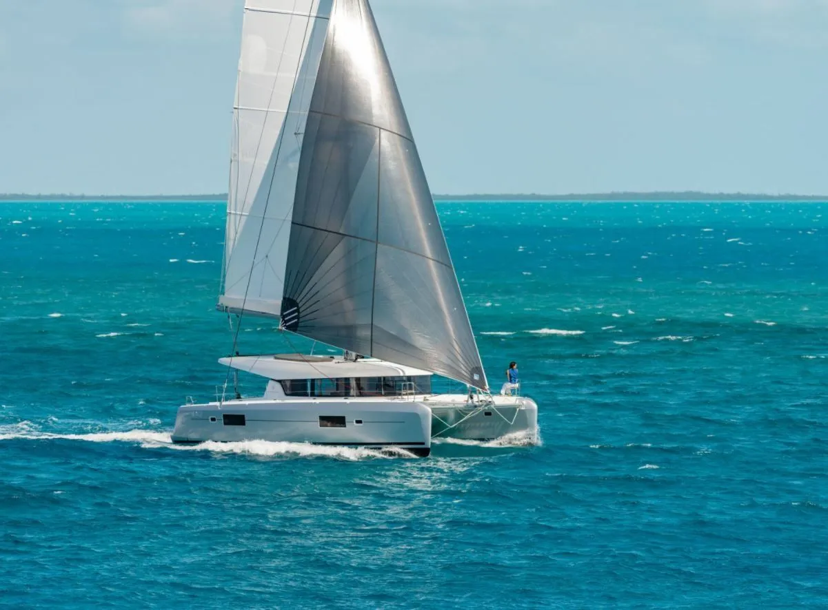 Explore Marmaris on a 12.8m 6 Cabin Catamaran Rental - Fotoğraf 3