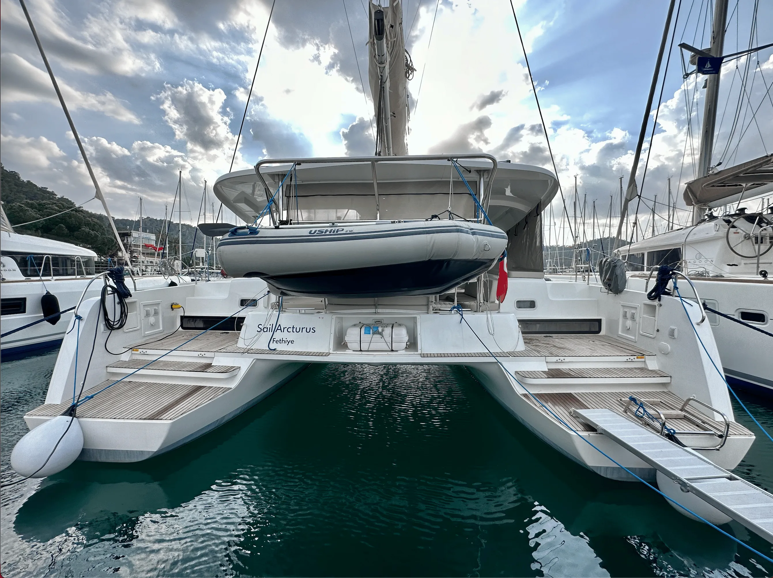 Charter a 12.8m Lagoon 42 Catamaran in Fethiye - Fotoğraf 1