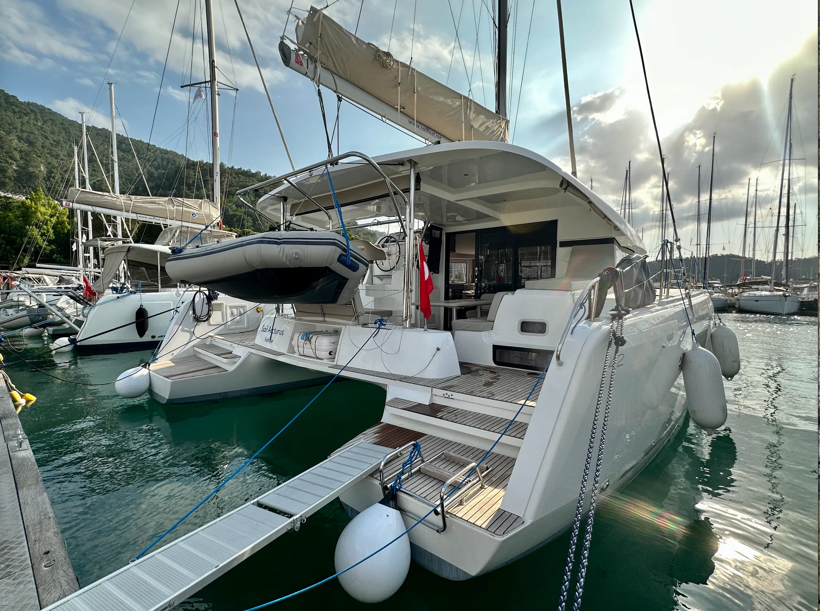 Charter a 12.8m Lagoon 42 Catamaran in Fethiye - Fotoğraf 3