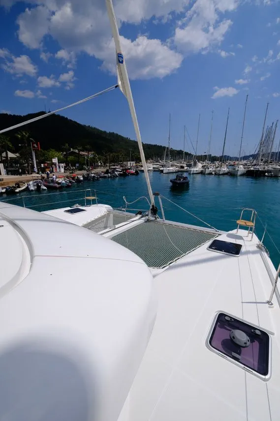 Explore Göcek on a 12.8m Rental Lagoon 42 - Fotoğraf 5