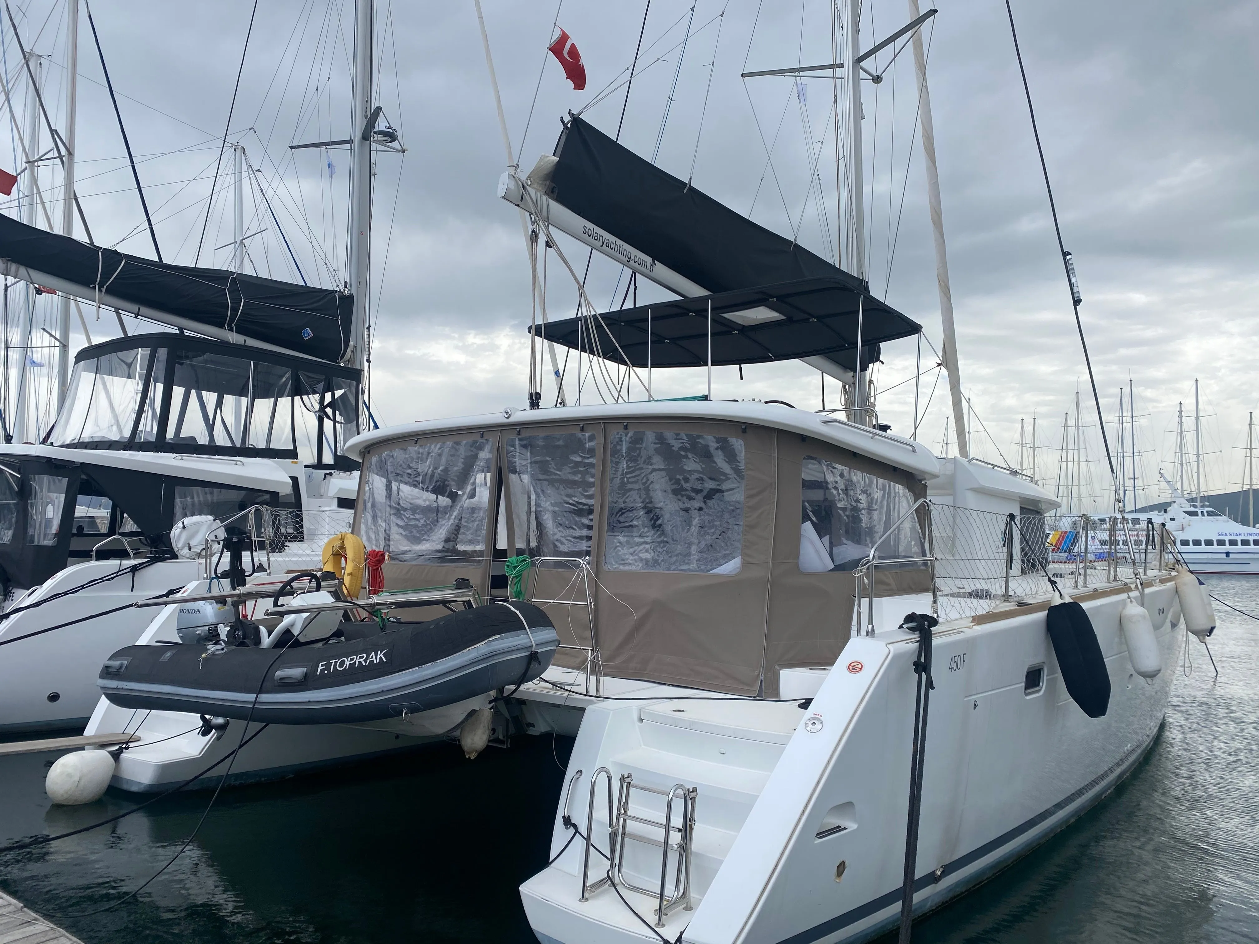 13.96m Fethiye Lagoon 450 F Catamaran Hire - Fotoğraf 5