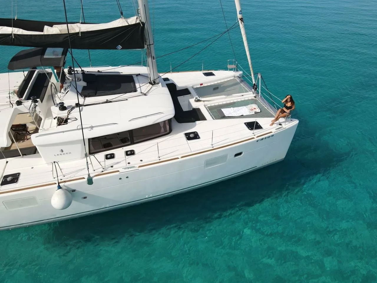 Explore Fethiye on a 13.96m Rental Catamaran Lagoon 450 F - Fotoğraf 3