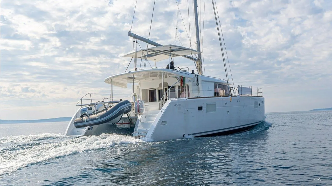Explore Fethiye on a 13.96m Rental Catamaran Lagoon 450 F - Fotoğraf 1
