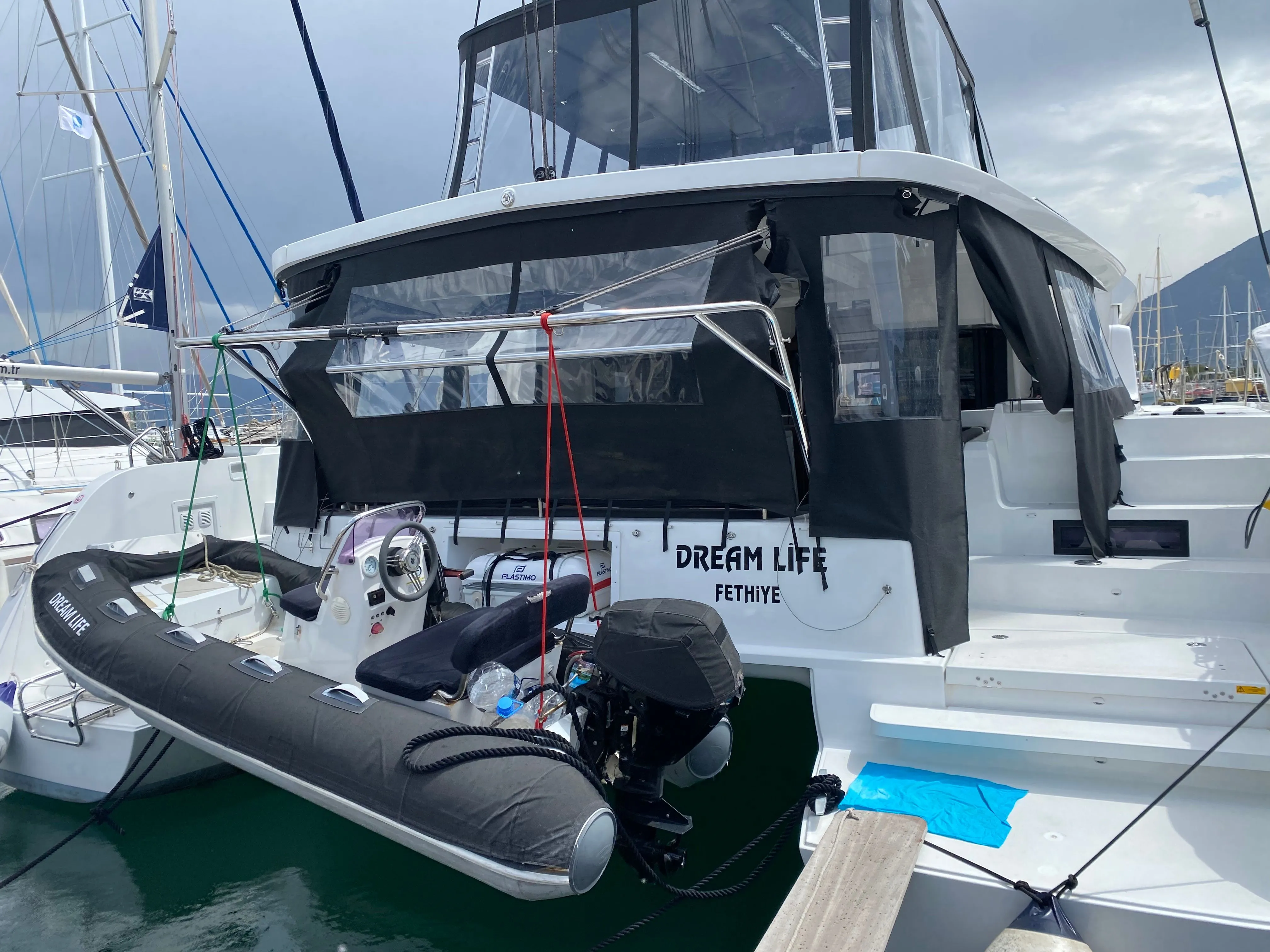 Explore Fethiye on a 13.99m 4 Cabin Catamaran Rental - Fotoğraf 5