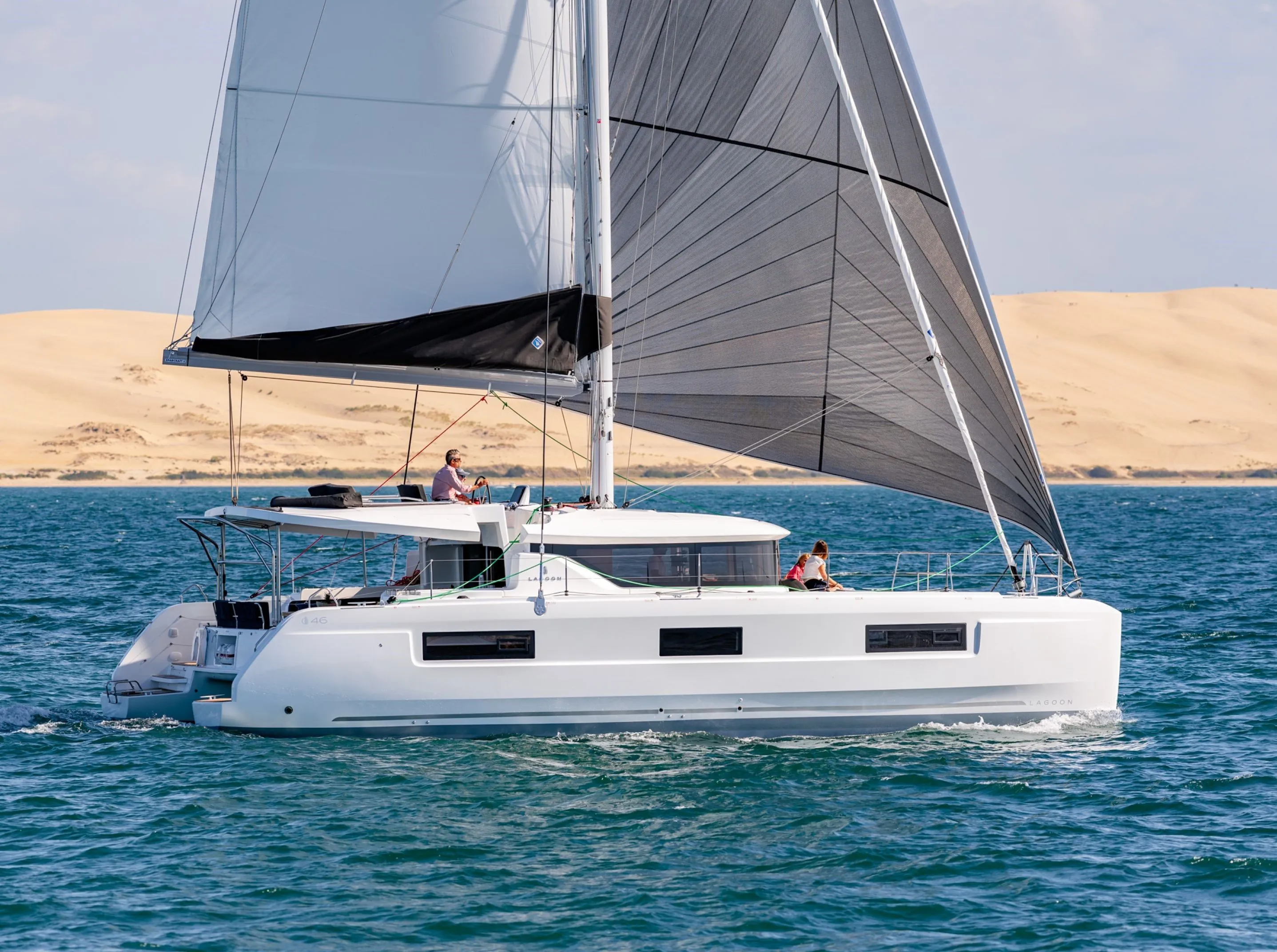 Rent a 13.99m 4 Cabin Catamaran in Marmaris - Fotoğraf 1