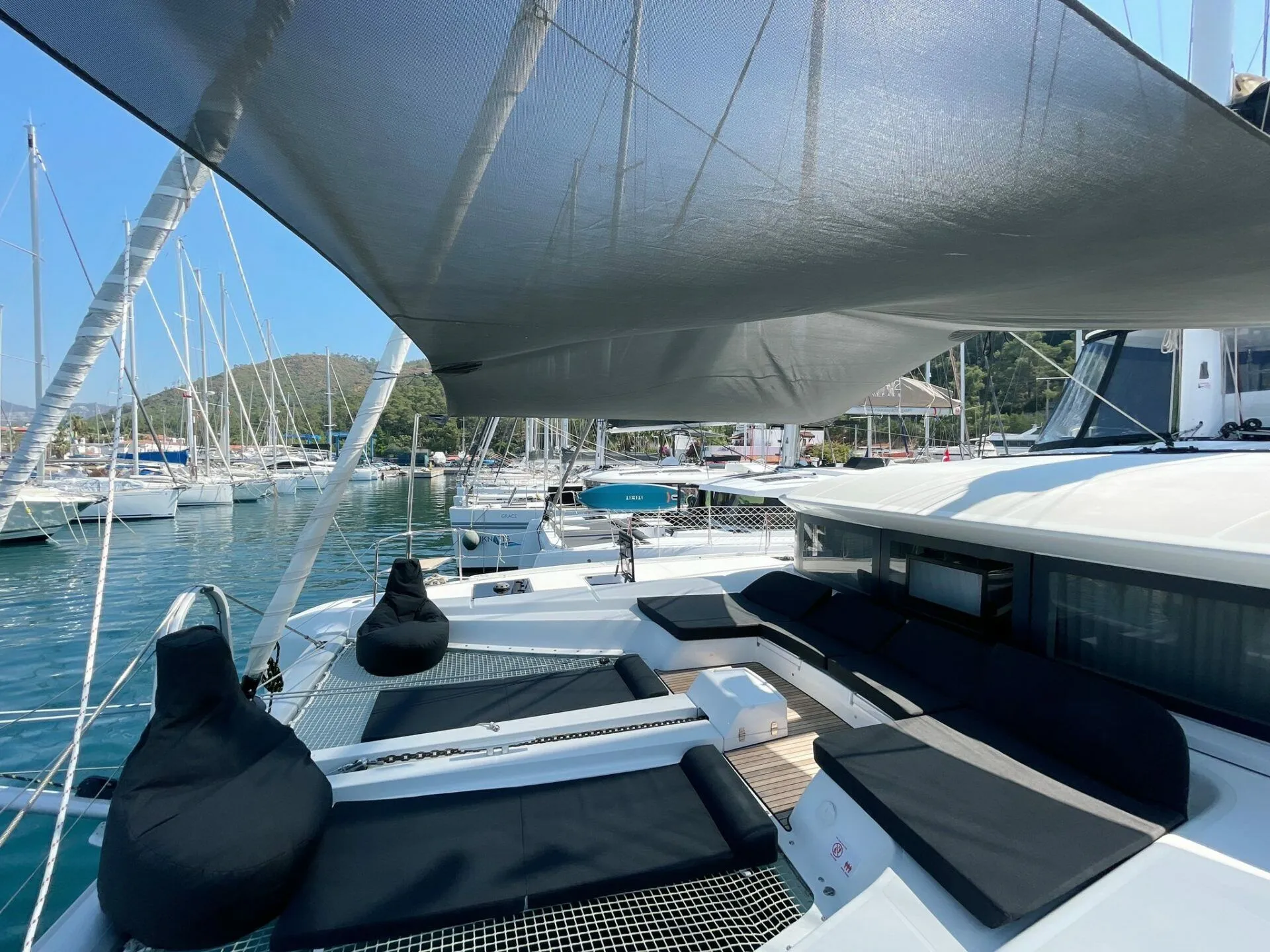 Charter a 14.75m Catamaran Lagoon 50 in Marmaris - Fotoğraf 5
