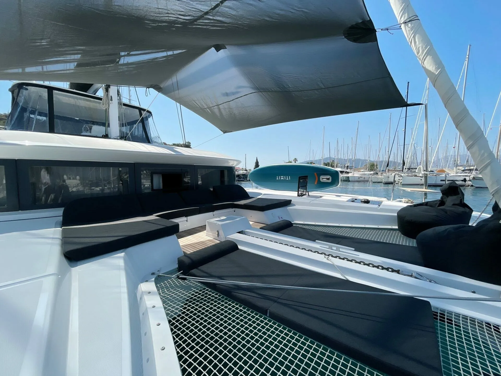 Charter a 14.75m Catamaran Lagoon 50 in Marmaris - Fotoğraf 3