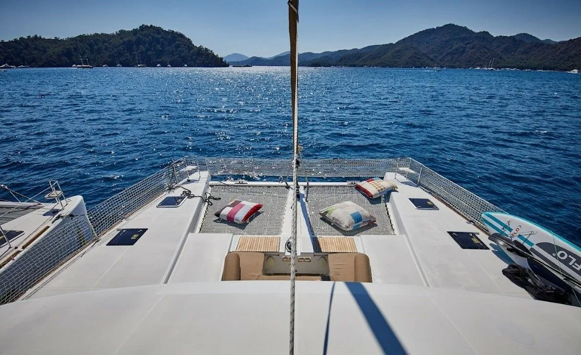 Explore Göcek on a 15.85m 6 Cabin Catamaran Rental - Fotoğraf 4