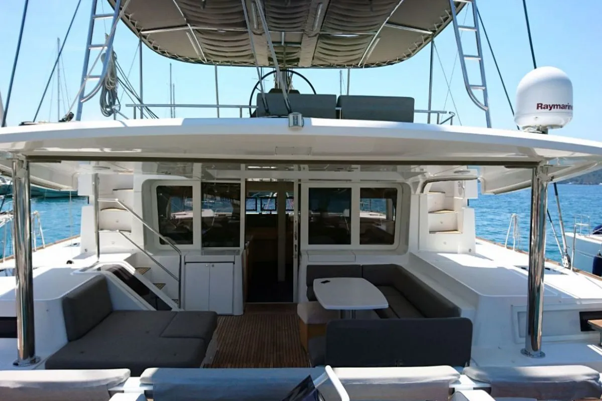 Charter a 15.8m Lagoon 52 F Catamaran in Göcek - Fotoğraf 4