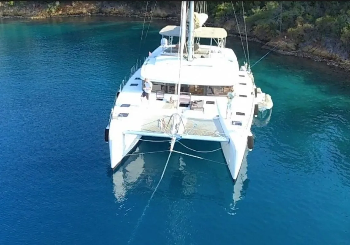 Charter a 15.8m Lagoon 52 F Catamaran in Göcek - Fotoğraf 3