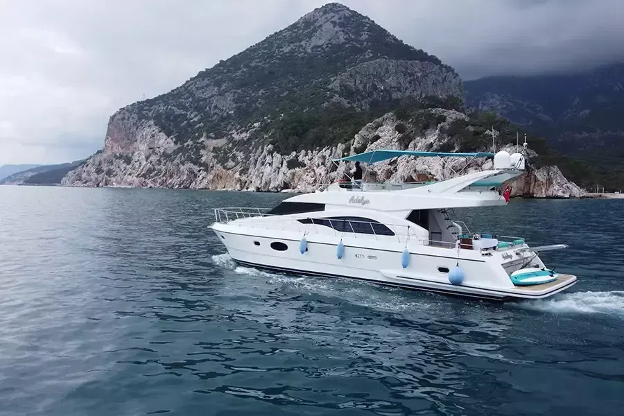 Antalya 20m Kiralık 3 Kabinli Motoryat - Fotoğraf 5