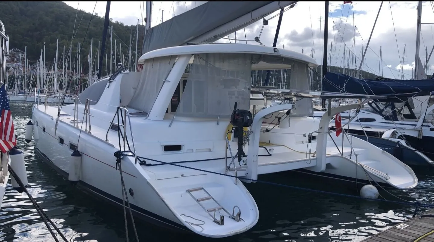 Explore Fethiye on a 12.95m Rental Catamaran Leopard 434 - Fotoğraf 3