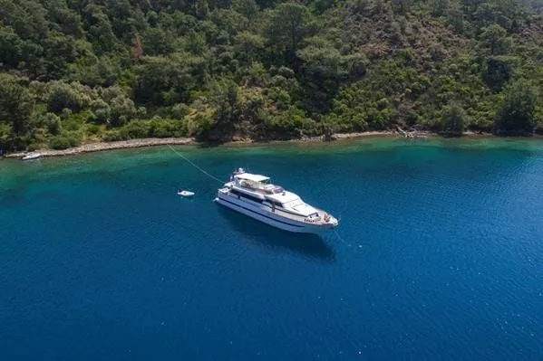 Explore Marmaris on a 27m 4 Cabin Motor Yacht Rental - Fotoğraf 5