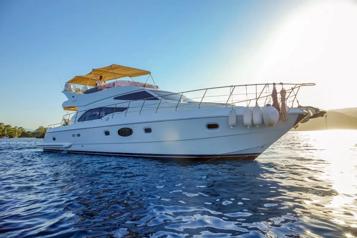 Göcek 18.5m Kiralık Mengi Yay Leomar 59 Motoryat - Fotoğraf 3