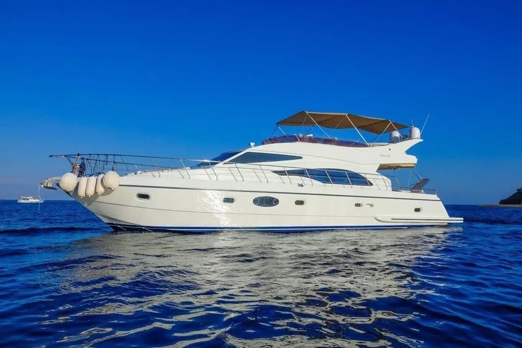 Göcek 18.5m Kiralık Mengi Yay Leomar 59 Motoryat - Fotoğraf 4