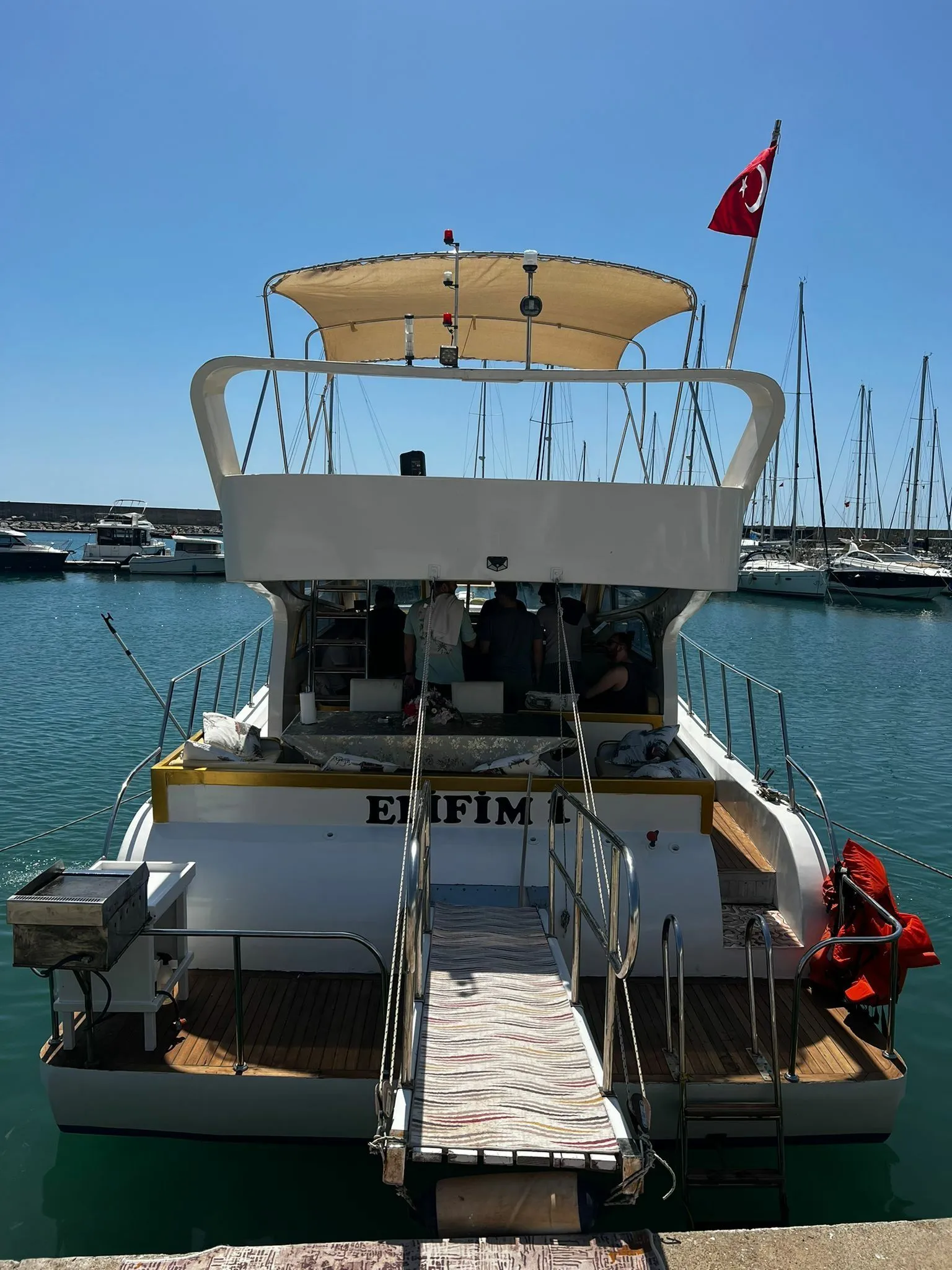 Elifim 1: Stylish Motor Yacht with Flybridge & Paddleboard - Fotoğraf 5