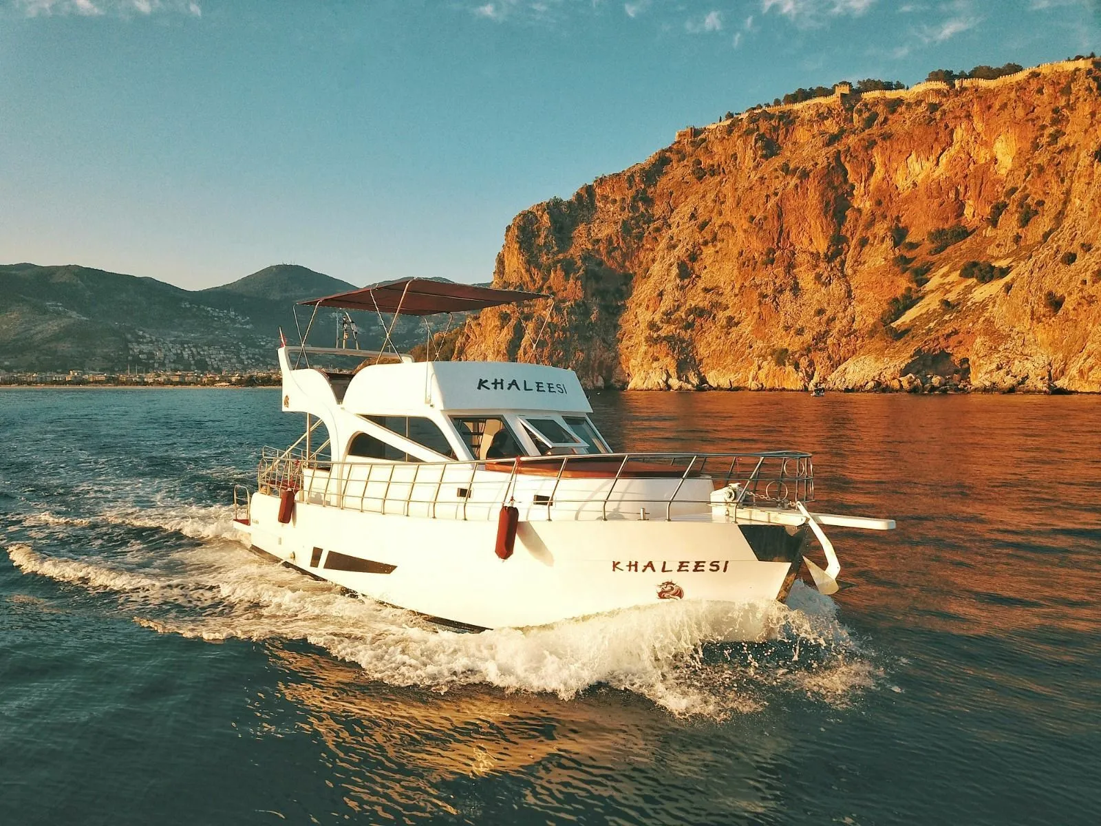 Khaleesi: Stylish 2022 Motor-Yacht with Paddleboarding - Fotoğraf 3
