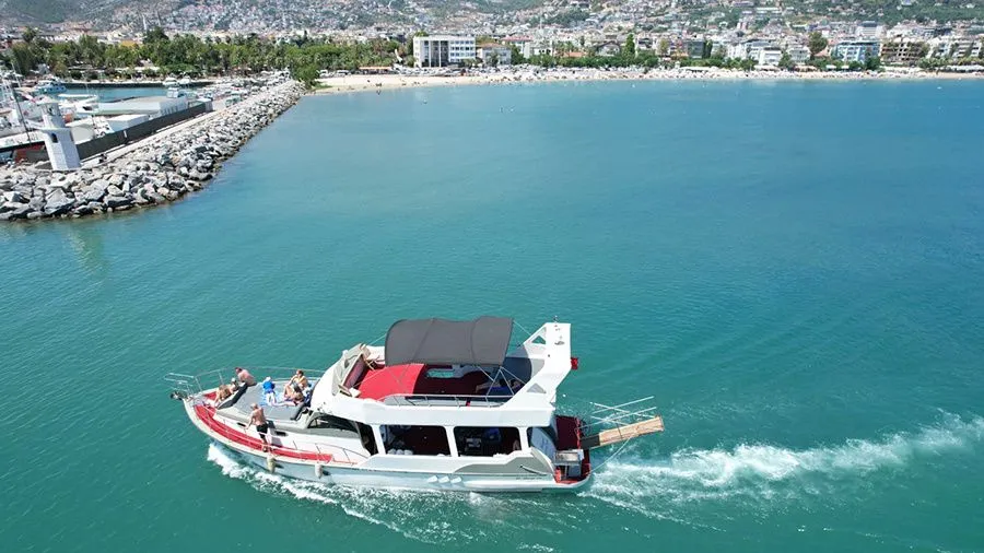 Tanyeli: 2024 Yenilenmiş Motor-Yacht Konforu - Fotoğraf 5