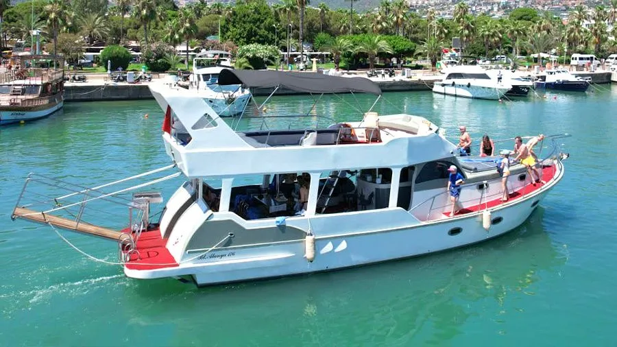 Tanyeli: 2024 Yenilenmiş Motor-Yacht Konforu - Fotoğraf 2
