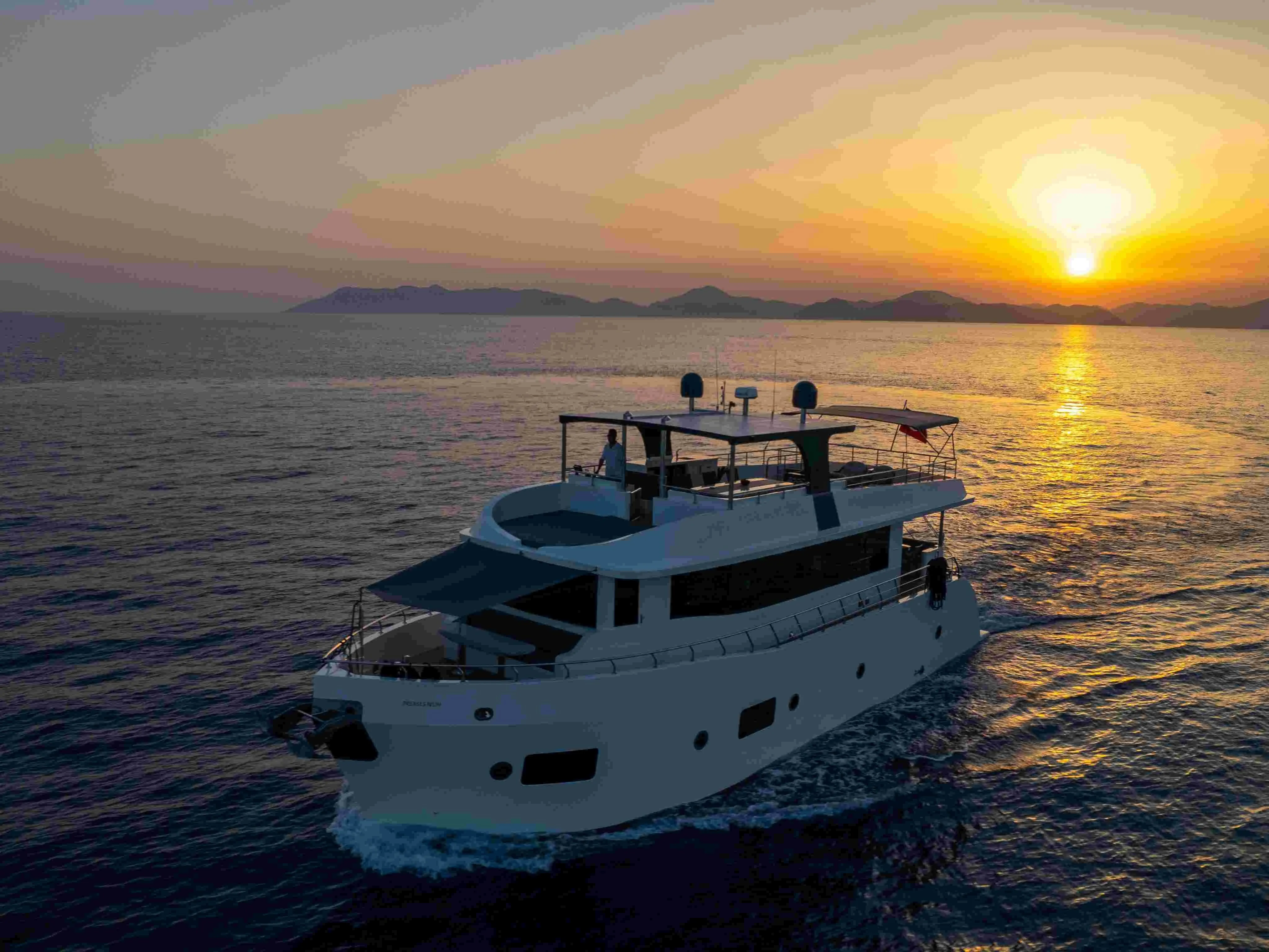 Oggusto 2023: Konforlu 4 Kabinli Motor-Yacht - Fotoğraf 1