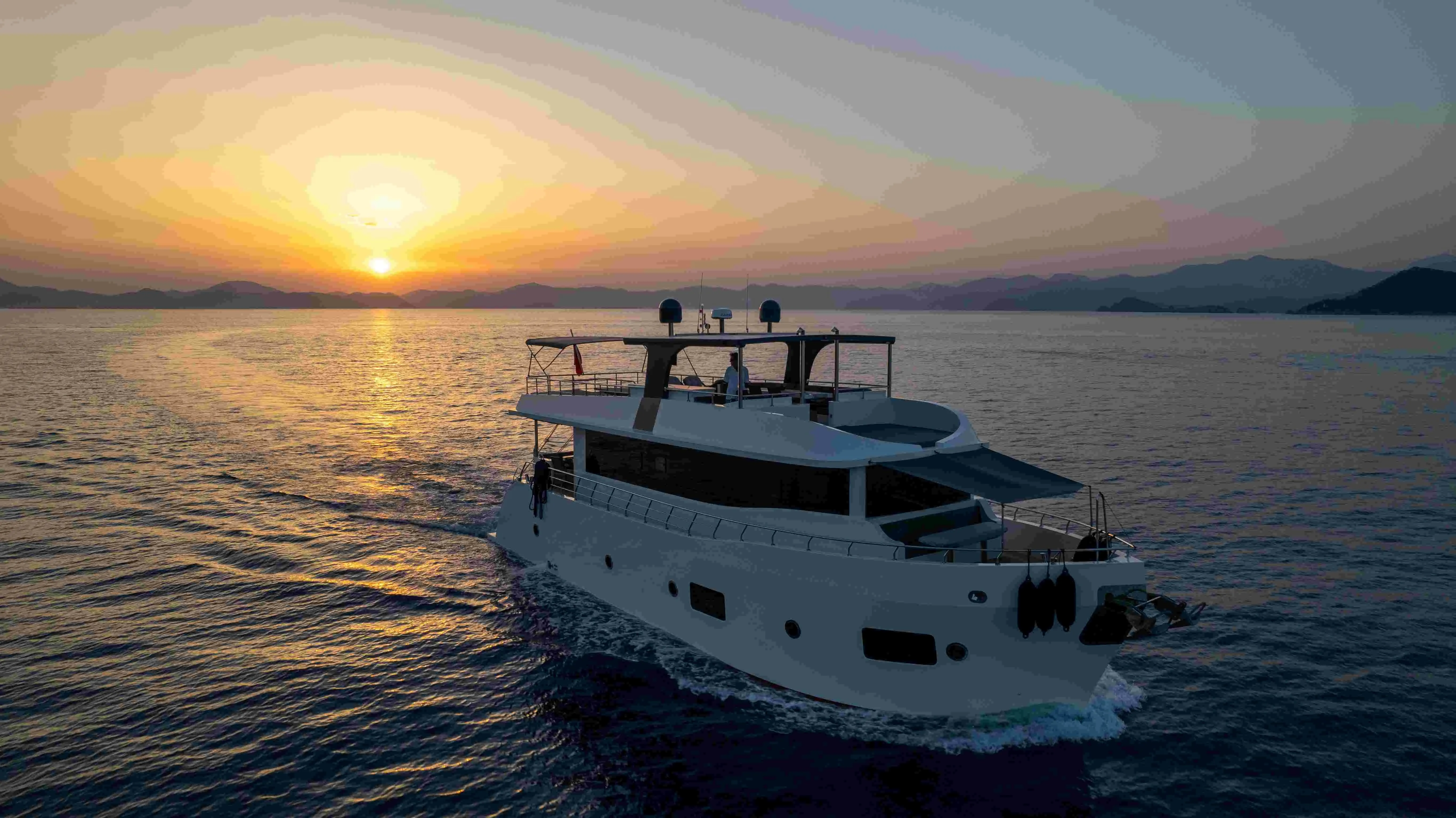 Oggusto 2023: Konforlu 4 Kabinli Motor-Yacht - Fotoğraf 2
