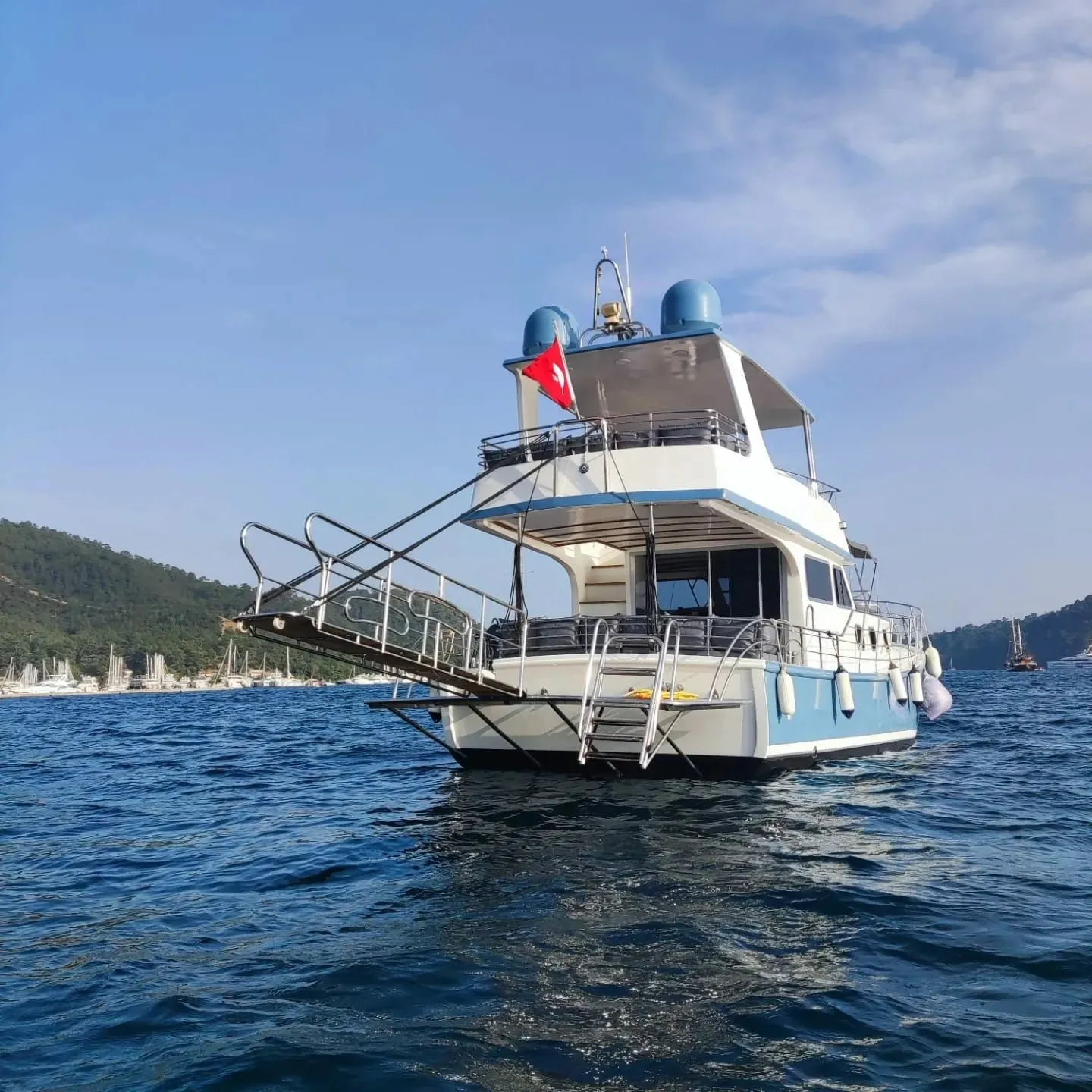 Göcek Kiralık 2 Kabinli 13m Motoryat - Fotoğraf 2