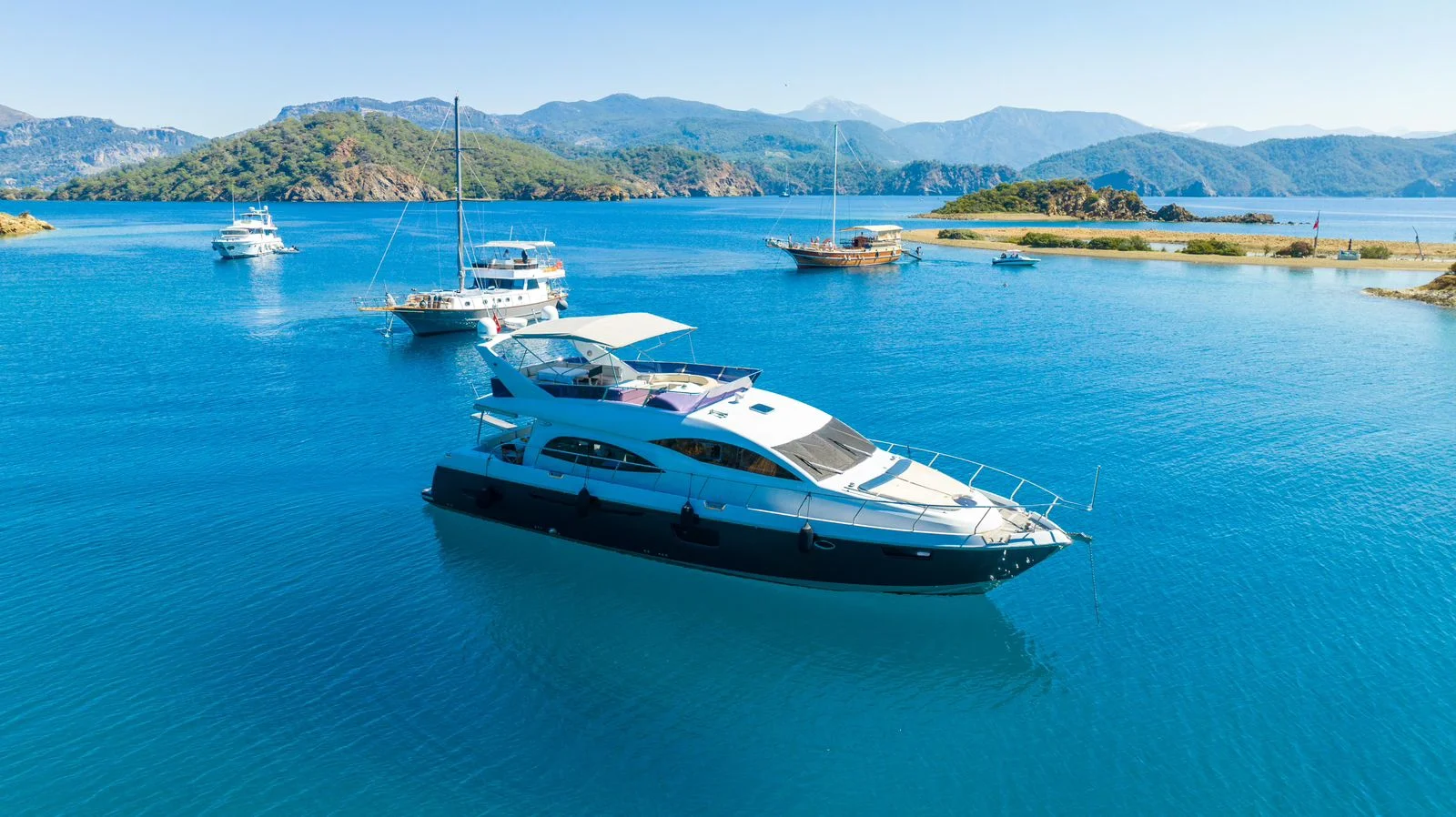 Azimut 62 — роскошная моторная яхта в Гёчеке - Fotoğraf 1